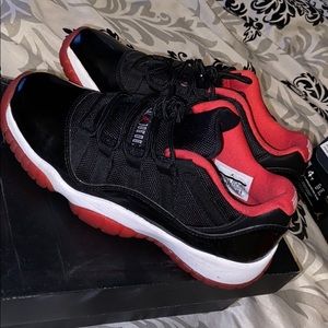 Air Jordan low top bred 11